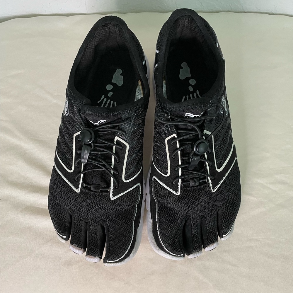 Fila Women's Skele-Toes Ez Slide Drainage